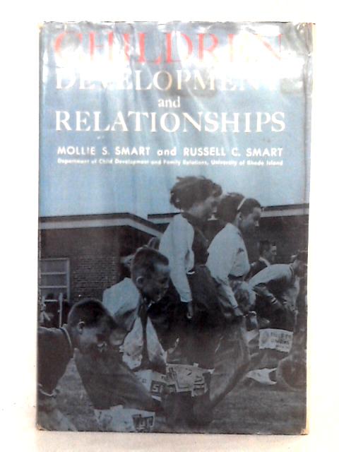 Children; Development and Relationships von Mollie S. Smart, Russell C. Smart