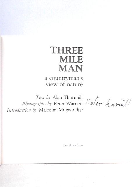 Three Mile Man; A Countryman's View of Nature von Alan Thornhill