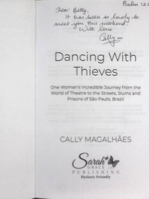 Dancing With Thieves: One Woman's Incredible Journey from the World of Theatre to the Streets, Slums and Prisons of Sao Paulo, Brazil.: One Woman's ... Slums and Prisons of São Paulo, Brazil. von Cally Magalhaes