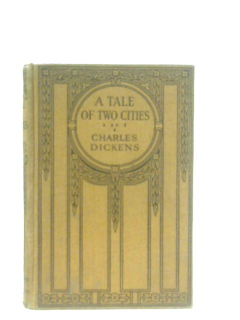 A Tale of Two Cities von Charles Dickens