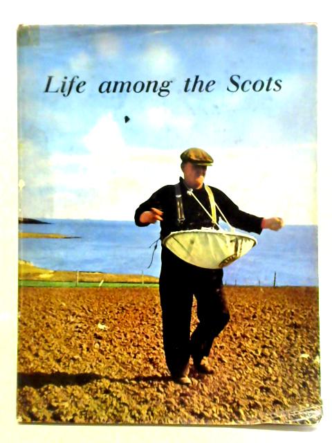 Life Among the Scots von Alastair Borthwick