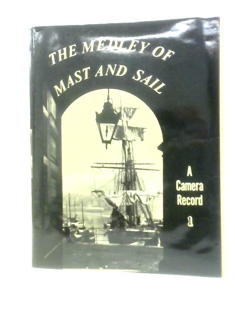 The Medley of Mast and Sail: A Camera Record von Frank G. G. Carr (Intro.)