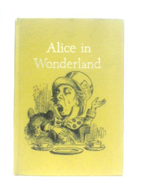 Alice in Wonderland. Comprising both Alice's Adventures in Wonderland and Through the Looking Glass von Lewis Carroll