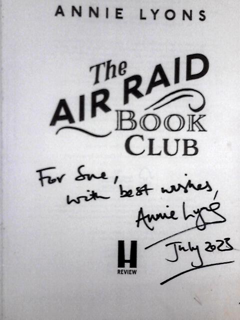 The Air Raid Book Club von Lyons, Annie