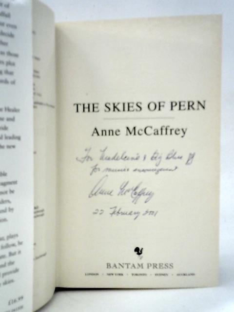 The Skies of Pern [Signed by the Author] von Anne McCaffrey