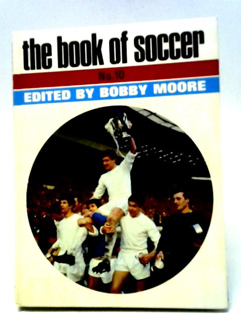 The Book of Soccer, No. 10 von Bobby Moore (ed)